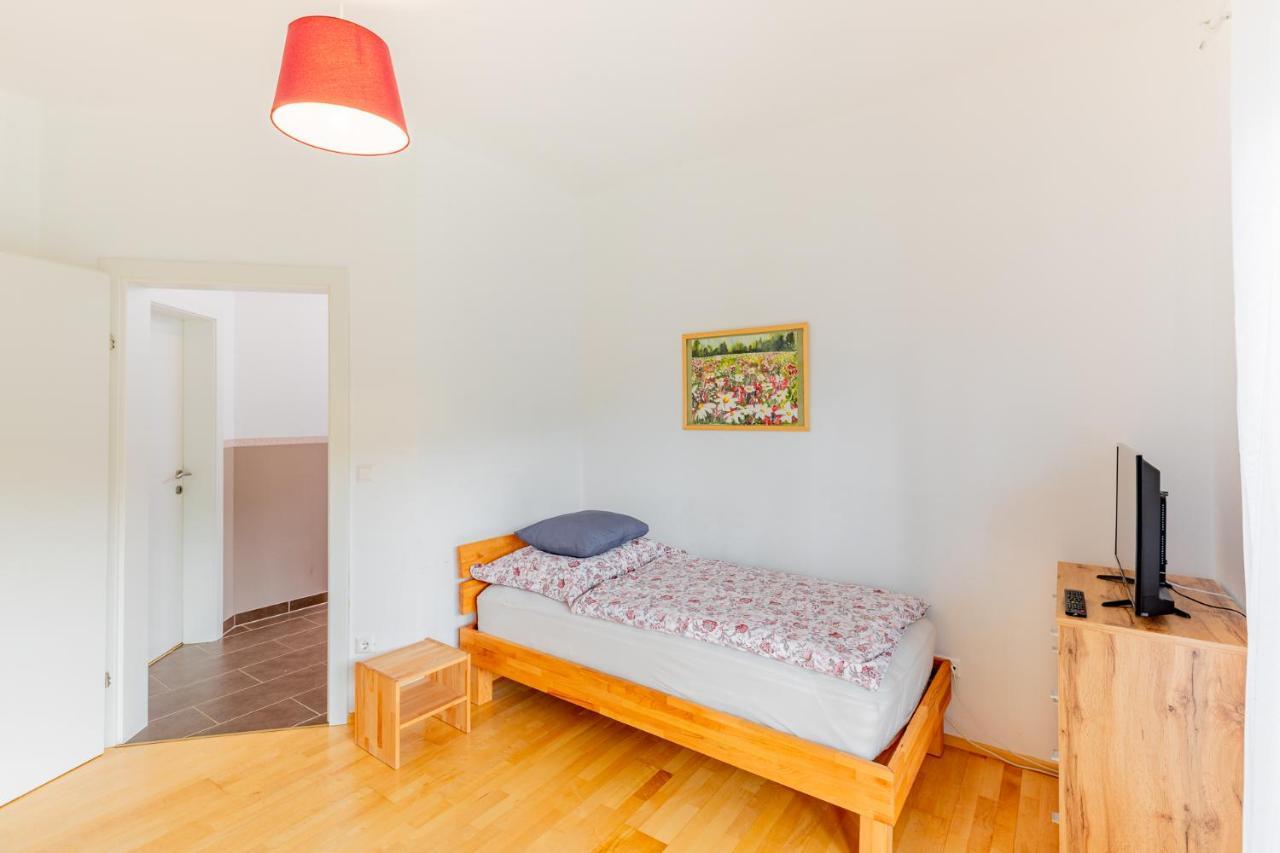 Ferienwohnung Semler Пухберг ам Шнееберг Екстериор снимка